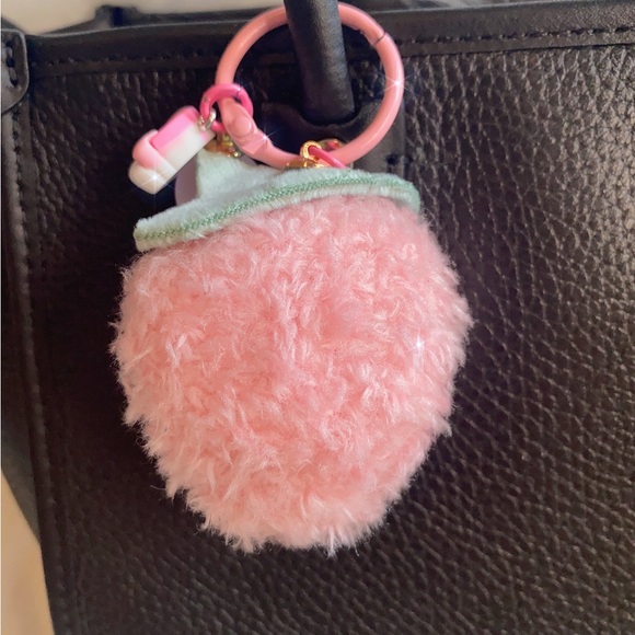 Strawberry bag charm Keychain - Picture 2 of 2